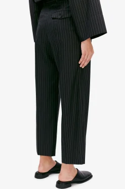 Helmi black stripe